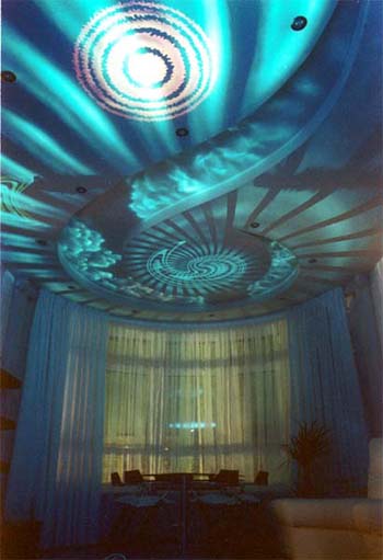  Флуоресцентная краска в оформлении потолка
